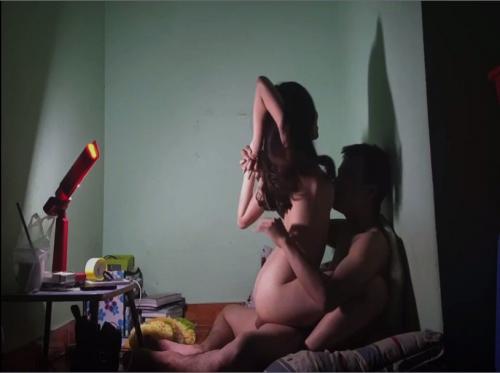 Belajar online di rumah bersama kekasihmu