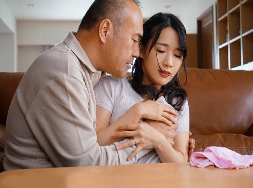 Ai Mukai diperhatikan oleh ayah mertuanya dan mencoba bercinta dengannya
