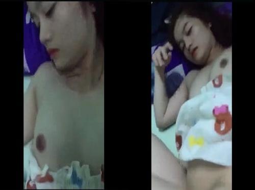 Memukul seorang gadis di ao dai