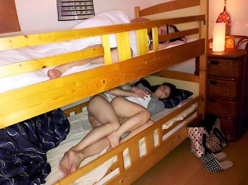 Sialan adik kekasihku dalam tidurnya...