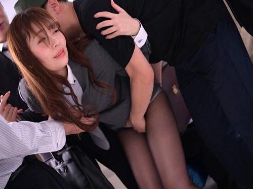 Kereta naas dari pramugari cantik